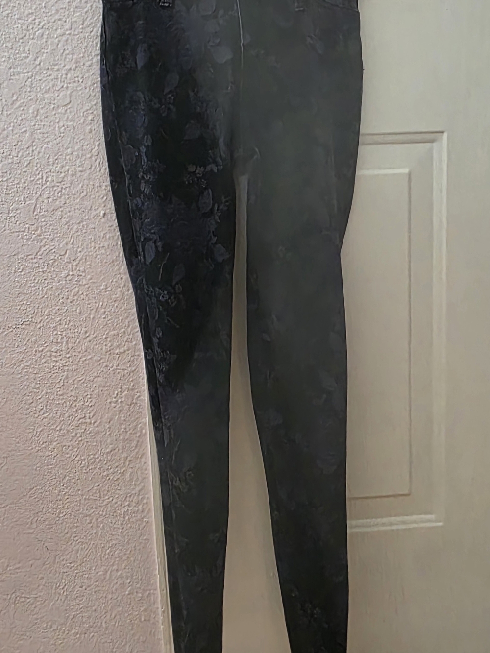 NWOT- XS 0-2 Faded Glory Black Floral Skinny Jeans